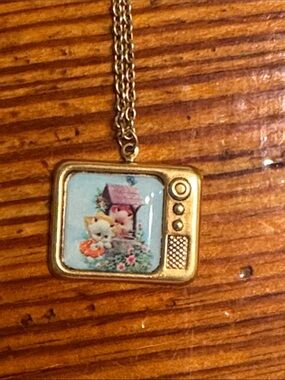 Sue Heck authentic necklace from “The Middle”